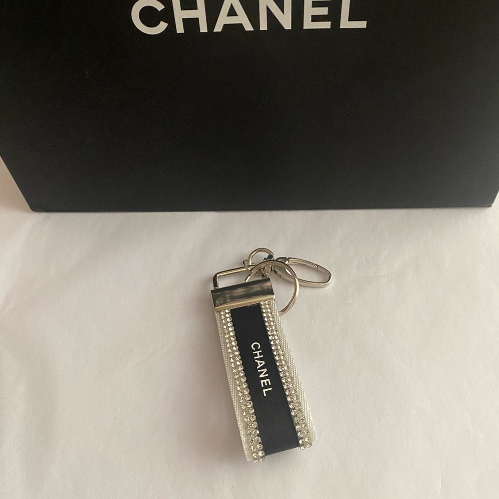 Black and Silver Keychain - Picture 3 of 6